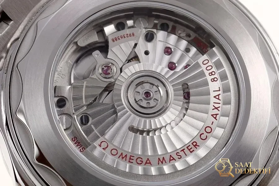 VS Factory Omega replika saat ile piyasa versiyonu karşılaştırması - Seamaster 300 siyah kadran modeli - Kadran İbreleri ve Saniye Akışı
