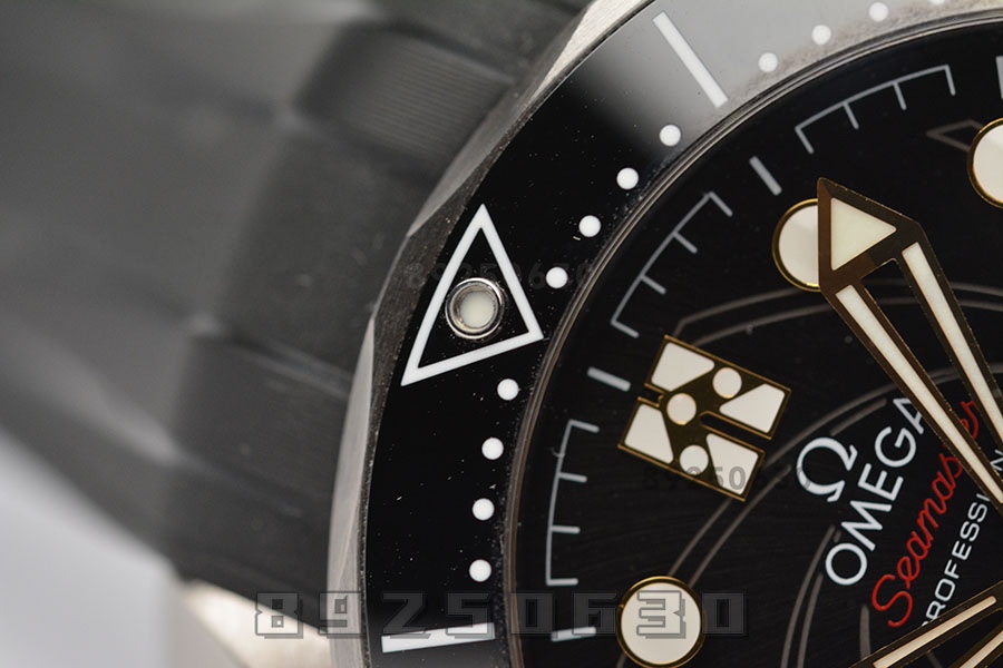 VS Factory Omega Replika Saat Piyasa Versiyonlarıyla Karşılaştırma - Seamaster 300 James Bond Limitli Sürüm — 5. fotoğraf