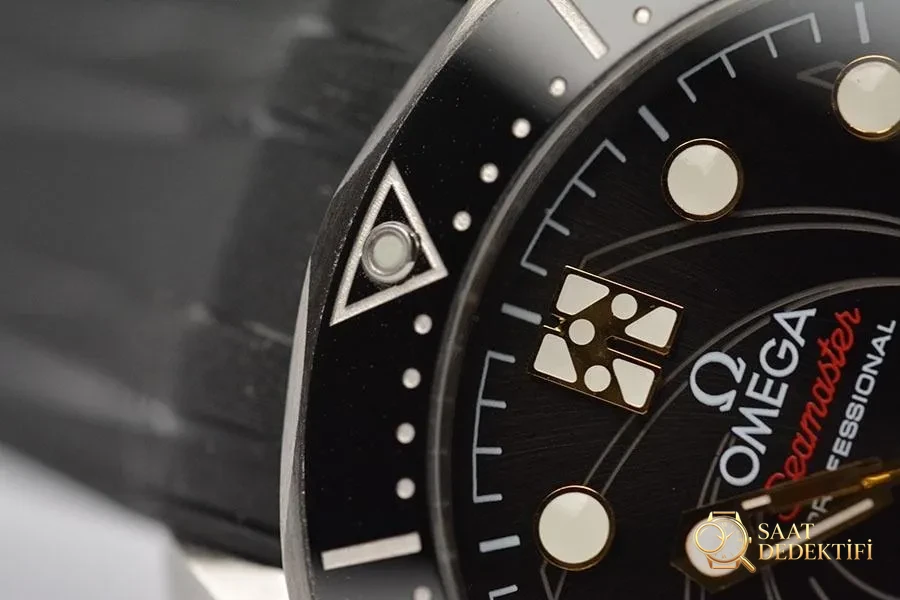 VS Factory Omega Replika Saat Piyasa Versiyonlarıyla Karşılaştırma - Seamaster 300 James Bond Limitli Sürüm - Makro Kadran ve İndeks İşçiliği