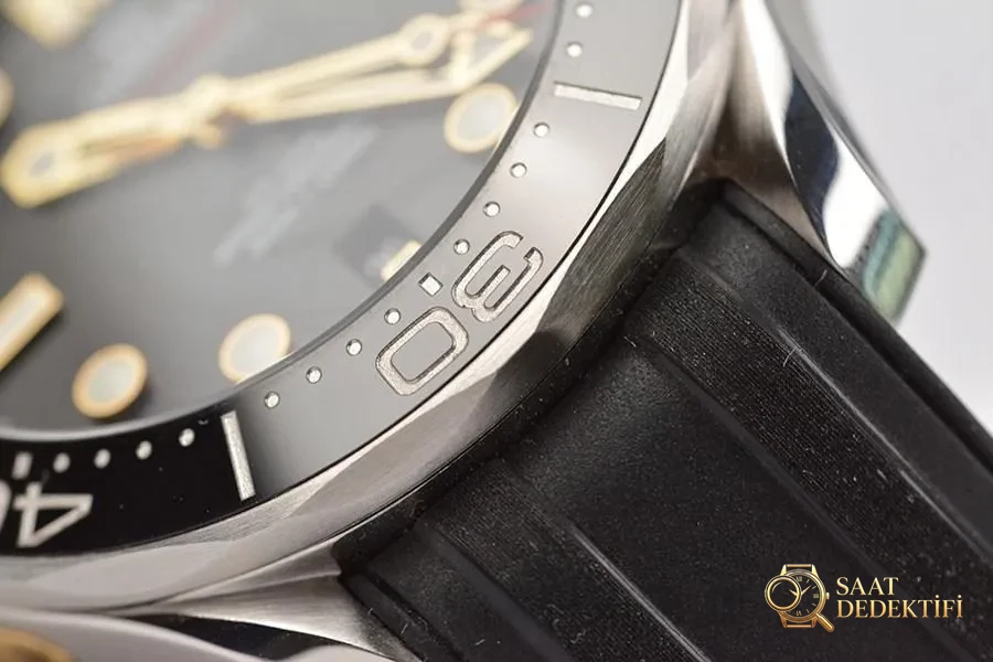 VS Factory Omega Replika Saat Piyasa Versiyonlarıyla Karşılaştırma - Seamaster 300 James Bond Limitli Sürüm - Mekanizma Zemberek ve Balans Detayı