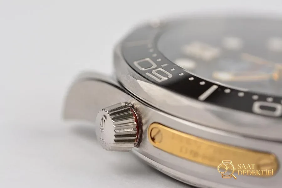 VS Factory Omega Replika Saat Piyasa Versiyonlarıyla Karşılaştırma - Seamaster 300 James Bond Limitli Sürüm - Yan Profil ve Kordon Bağlantısı