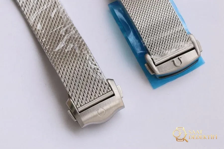 VS Factory Omega replika saatin market versiyonuyla karşılaştırması - 007 No Time to Die 210.90.42.20.01.001 - Arka Kapak ve Mekanizma Detayı