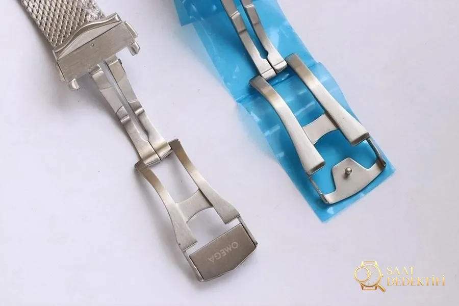 VS Factory Omega replika saatin market versiyonuyla karşılaştırması - 007 No Time to Die 210.90.42.20.01.001 - Bilezik, Toka ve Klips Mekanizması