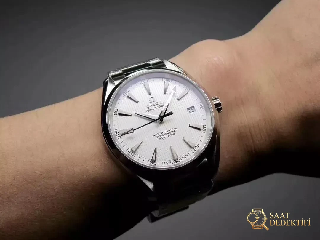 VS Factory Omega Seamaster 150 metre 220.12.41.21.06.00 serisi AQUA TERRA replika saat ile orijinal karşılaştırmalı inceleme - Tepe Kilit Mekanizması ve Conta Yapısı