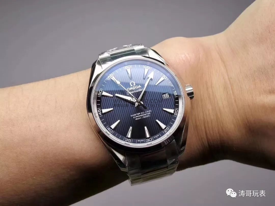 VS Factory Omega Seamaster 150 metre 220.12.41.21.06.00 serisi AQUA TERRA replika saat ile orijinal karşılaştırmalı inceleme — 25. fotoğraf