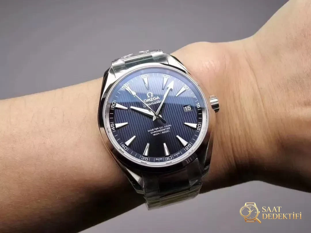 VS Factory Omega Seamaster 150 metre 220.12.41.21.06.00 serisi AQUA TERRA replika saat ile orijinal karşılaştırmalı inceleme - Makro Mekanizma Köprüleri ve Cenevre Çizgileri