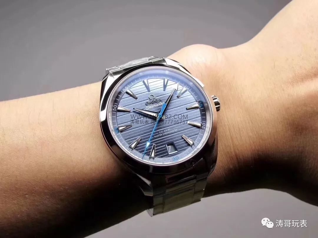 VS Factory Omega Seamaster 150 metre 220.12.41.21.06.00 serisi AQUA TERRA replika saat ile orijinal karşılaştırmalı inceleme — 28. fotoğraf