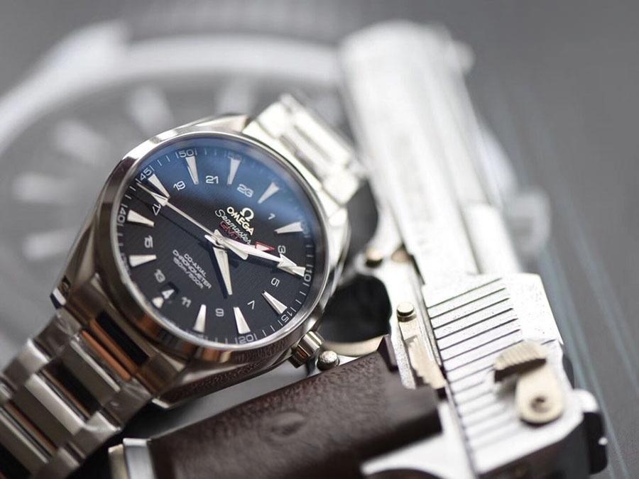 VS Factory Omega Seamaster 150M «GMT Siyah Kadran» replika saat - 231.10.43.22.01.001 — 2. fotoğraf