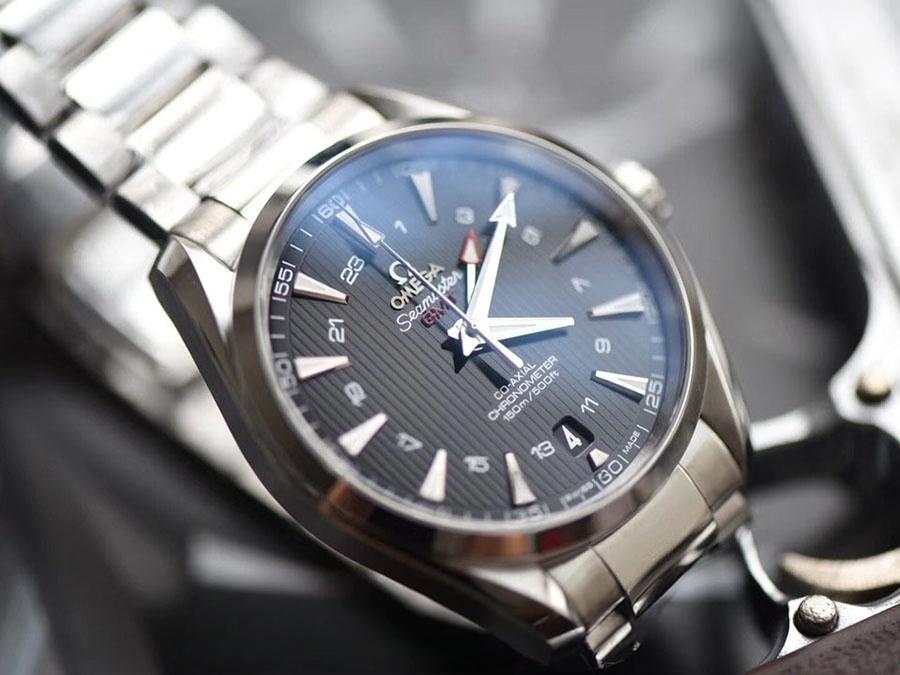 VS Factory Omega Seamaster 150M «GMT Siyah Kadran» replika saat - 231.10.43.22.01.001 — 3. fotoğraf