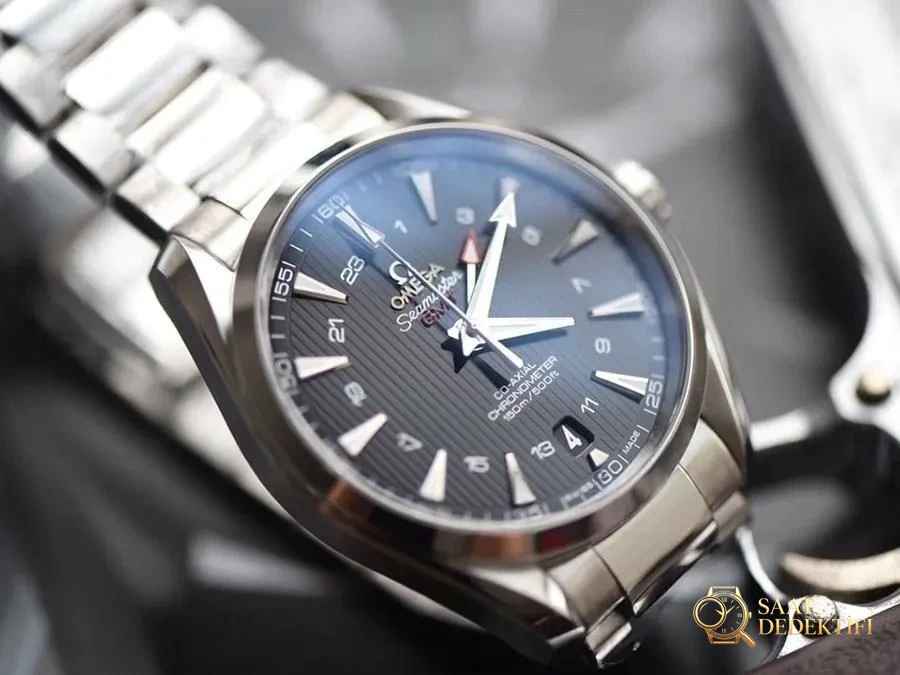VS Factory Omega Seamaster 150M «GMT Siyah Kadran» replika saat - 231.10.43.22.01.001 - Kasa Profili ve Kurma Kolu İncelemesi