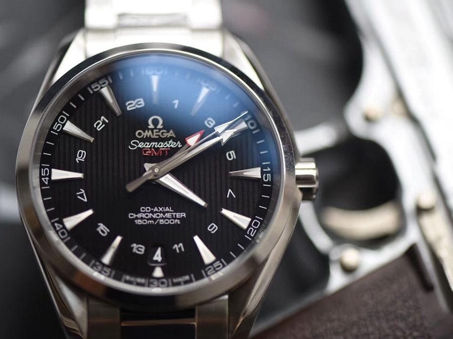 VS Factory Omega Seamaster 150M «GMT Siyah Kadran» replika saat - 231.10.43.22.01.001 — 4. fotoğraf