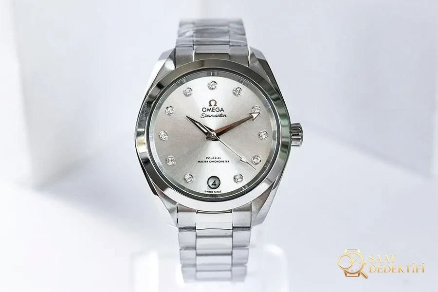 Recensione dell'orologio Omega VS Factory Replica - Vista frontale e design della cassa