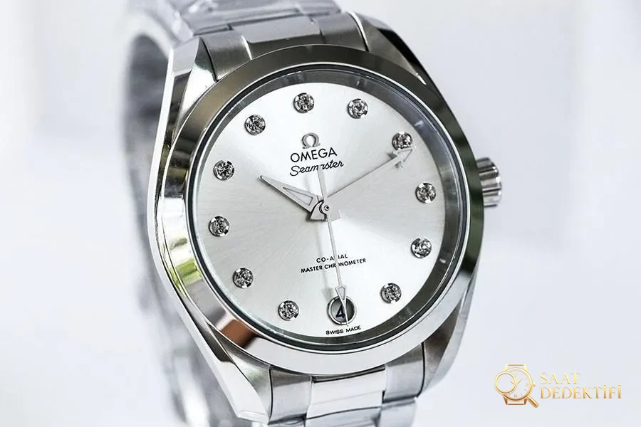 Orologio replica VS Factory Omega Seamaster 150m bianco con motivo sole - modello 34 mm - dettaglio quadrante e lavorazione della lunetta