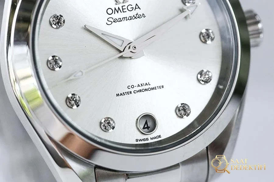VS Factory Omega Seamaster 150m orologio replica bianco con motivo sole - modello 34 mm - Copertina posteriore e dettagli del movimento