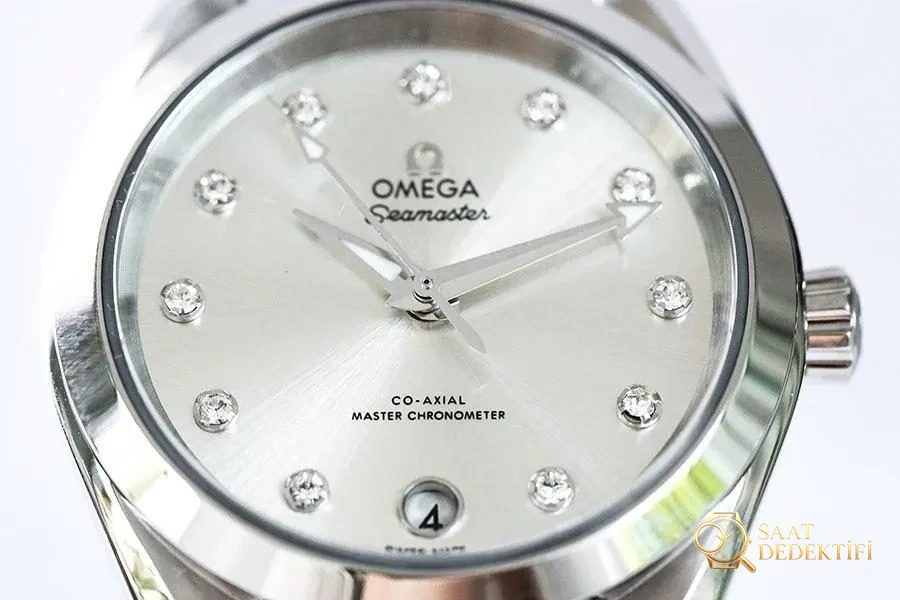 VS Factory Omega Seamaster 150m orologio replica bianco con motivo sole - modello 34 mm - cinturino, fibbia e meccanismo a clip