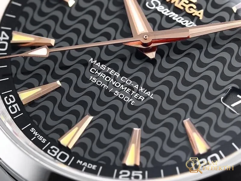 VS Factory Omega Seamaster 150M Rio réplique de montre à cadran noir - VS Watch - Couverture arrière et détail du mécanisme