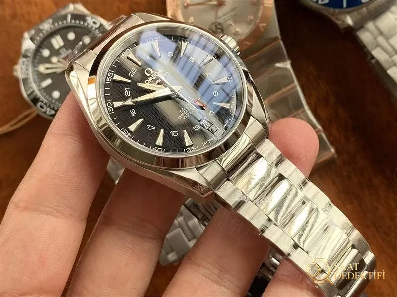Introduzione all'orologio Omega Seamaster 150M VS Factory: dettaglio del quadrante e lavorazione della lunetta