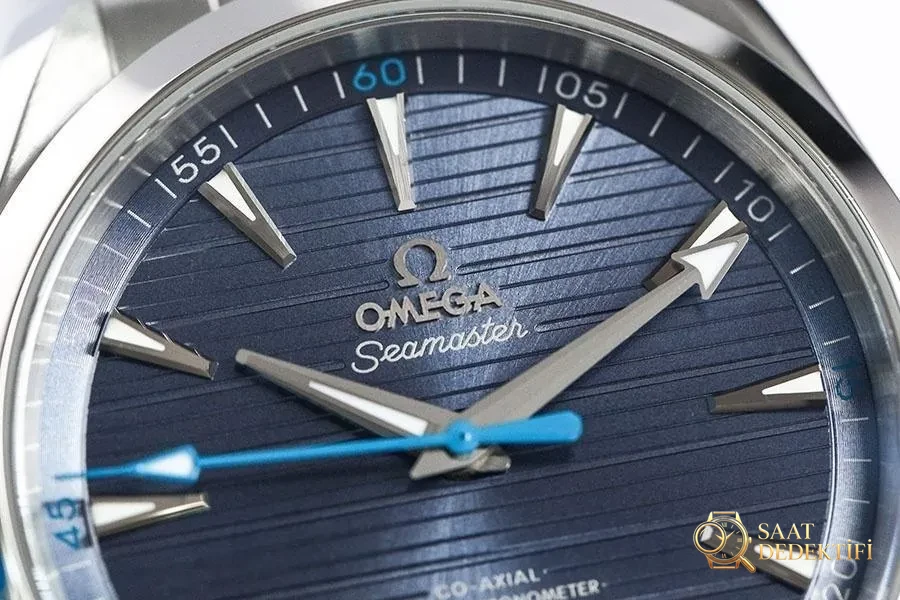 VS Factory Omega Seamaster 150M cadran bleu clair en teck, aiguilles bleues des heures et des minutes réplique de montre-bracelet - Montre VS - Couverture arrière et détail du mécanisme