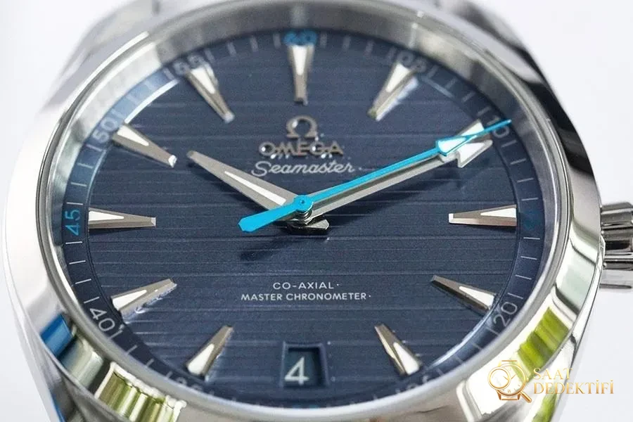 VS Factory Omega Seamaster 150M cadran bleu clair en teck, aiguilles des heures et des minutes bleues réplique de montre-bracelet - Montre VS - Cadran macro et index
