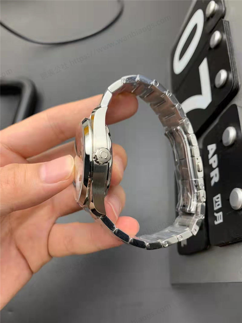 VS Factory Omega Seamaster 150m Tik Ağacı Kadranlı Saat İncelemesi — 7. fotoğraf