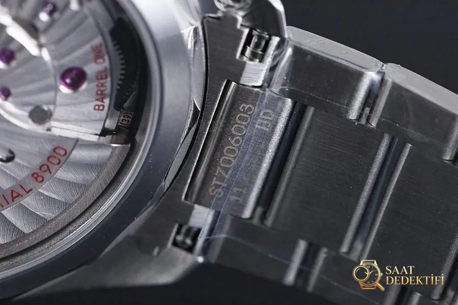 VS Factory Omega Seamaster 150M tik ağacı siyah kadran yeşil akrep-yelkovan replika kol saati - VS saat - Mekanizma Zemberek ve Balans Detayı