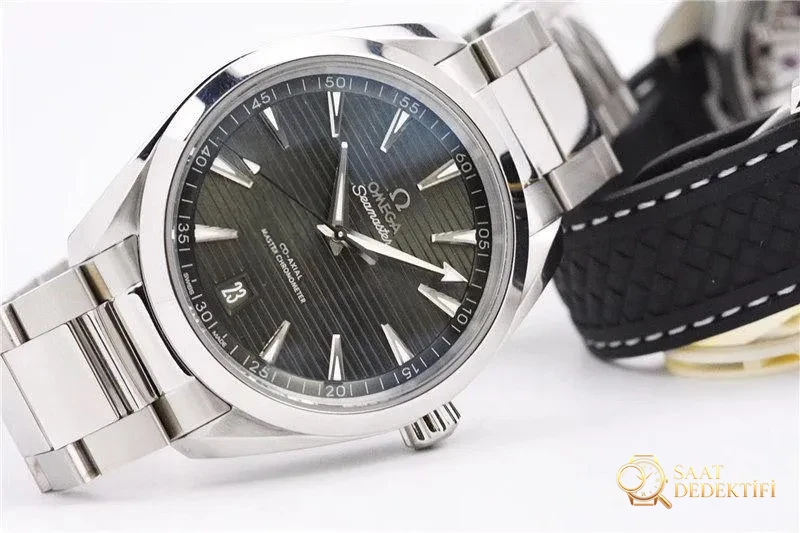 VS Factory Omega Seamaster 150m Tik Ağacı Yeşil Kadranlı Saat İncelemesi - Kadran Detayı ve Bezel İşçiliği