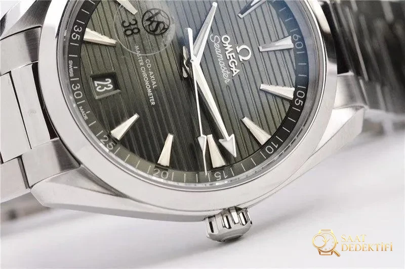 VS Factory Omega Seamaster 150m Tik Ağacı Yeşil Kadranlı Saat İncelemesi - Arka Kapak ve Mekanizma Detayı