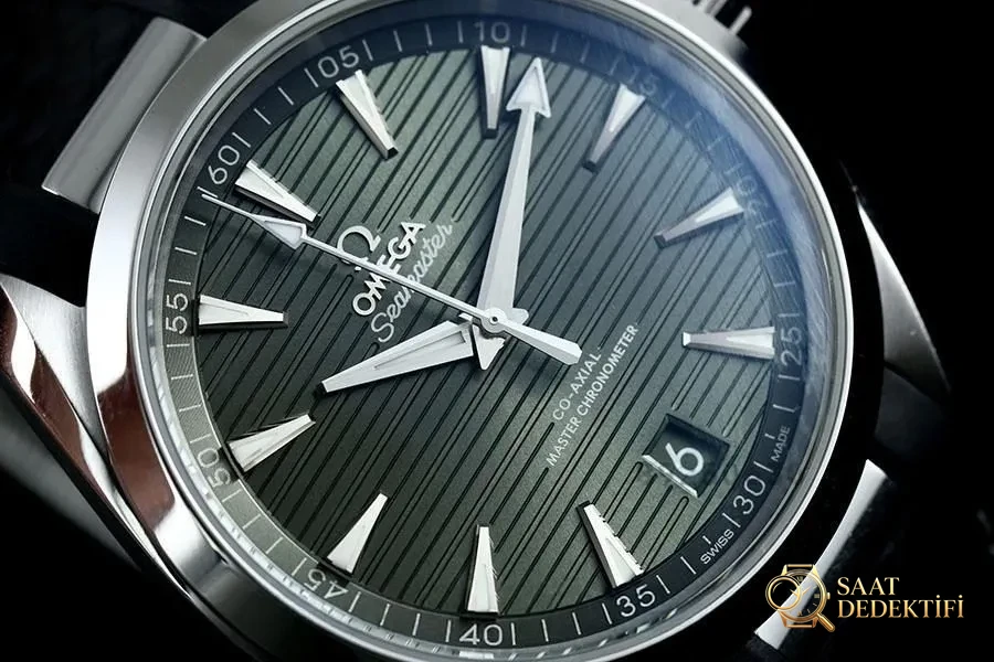VS Factory Omega Seamaster 150M tik ağacı yeşili kadranlı replika kol saati - VS saat - Kadran Detayı ve Bezel İşçiliği