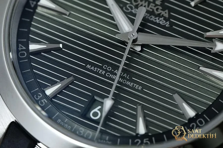 VS Factory Omega Seamaster 150M tik ağacı yeşili kadranlı replika kol saati - VS saat - Arka Kapak ve Mekanizma Detayı