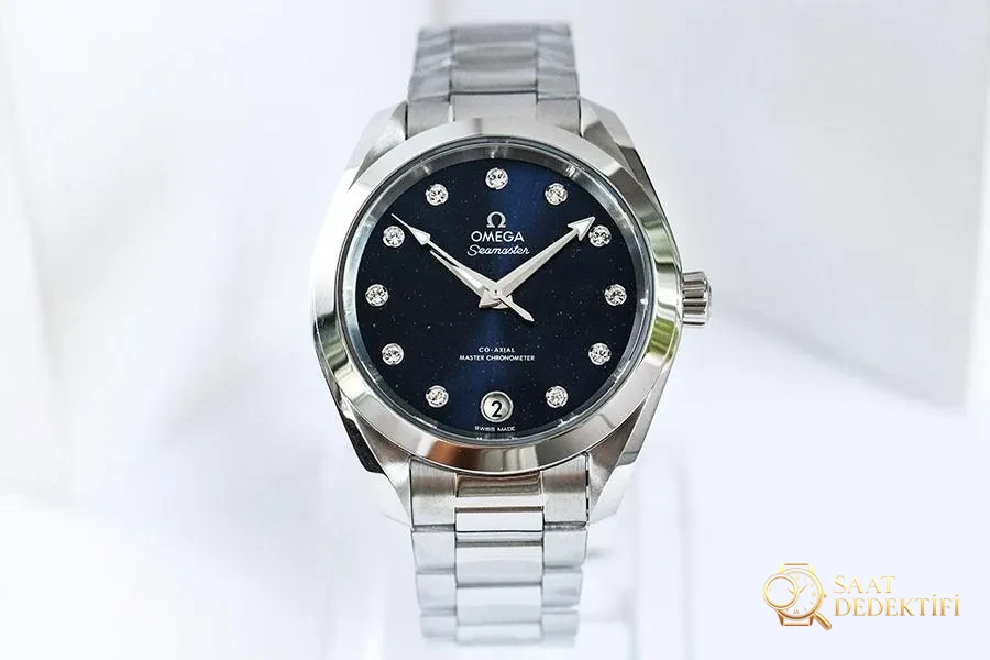 Examen de la réplique de montre Omega VS Factory – Vue de face et conception du boîtier