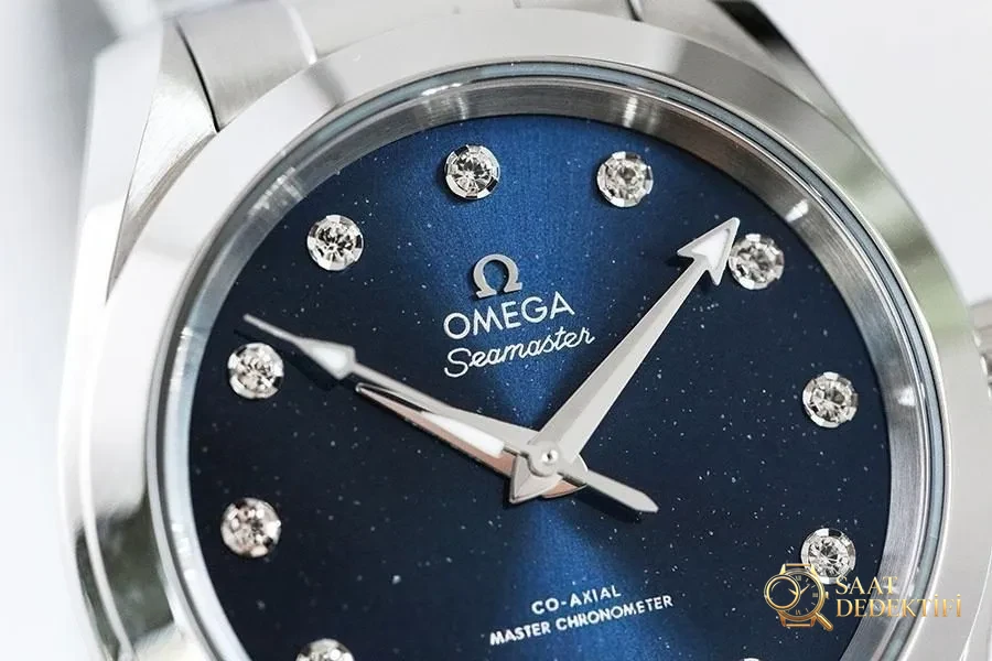 VS Factory Omega Seamaster 150M Réplique de montre-bracelet bleu ciel étoilé - Modèle 34 mm - Profil du boîtier et examen de la couronne
