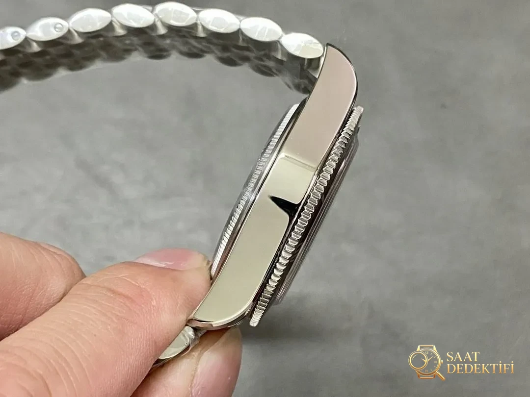 VS Factory Omega Seamaster 300 Olimpiyat Özel Sürümü ilk bakışta sahte anlaşılır mı? - Fosfor ve Super-LumiNova Gece Görünümü