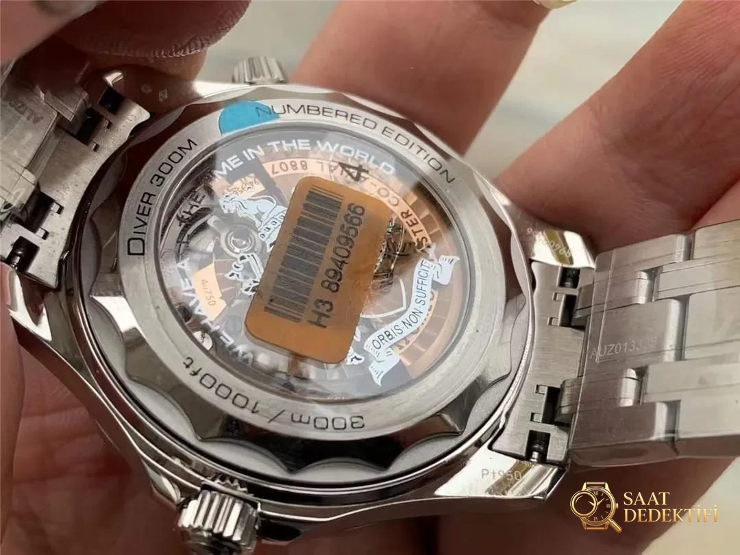 VS Factory Omega Seamaster 300M 007 beyaz altın modelin işçiliği nasıl? - Fosfor ve Super-LumiNova Gece Görünümü