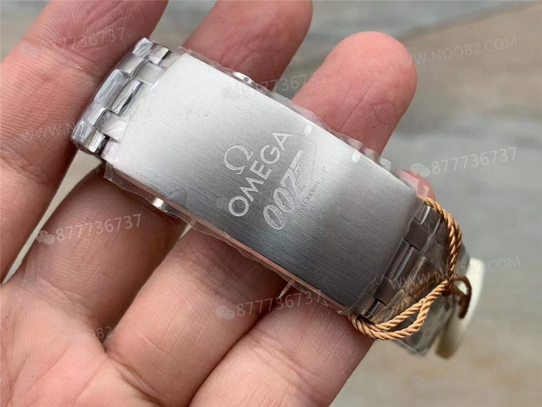 VS Factory Omega Seamaster 300M 007 beyaz altın modelin işçiliği nasıl? — 13. fotoğraf