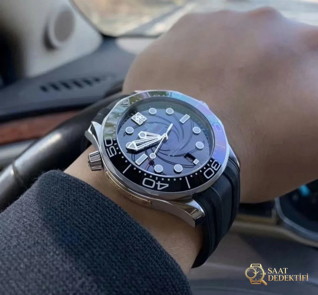 VS Factory Omega Seamaster 300M 007 James Bond neden en üst versiyon sayılıyor? - Yan Profil ve Kordon Bağlantısı