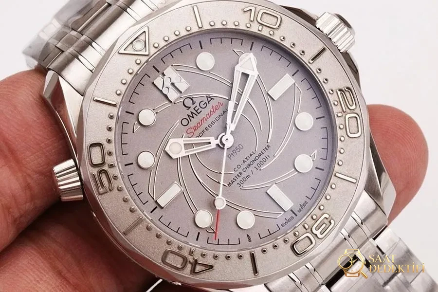 VS Factory Omega Seamaster 300M «007 Serisi» Replika Kol Saati - James Bond Sınırlı Üretim - Arka Kapak ve Mekanizma Detayı