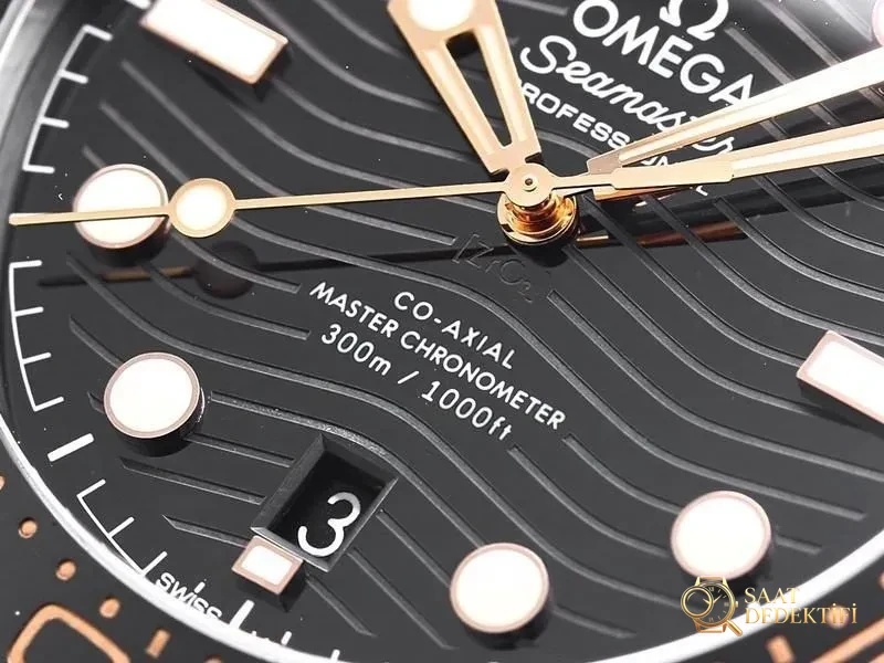 VS Factory Omega Seamaster 300M «Gül Altın Siyah Model» Replika Saat - VS Saat - Arka Kapak ve Mekanizma Detayı