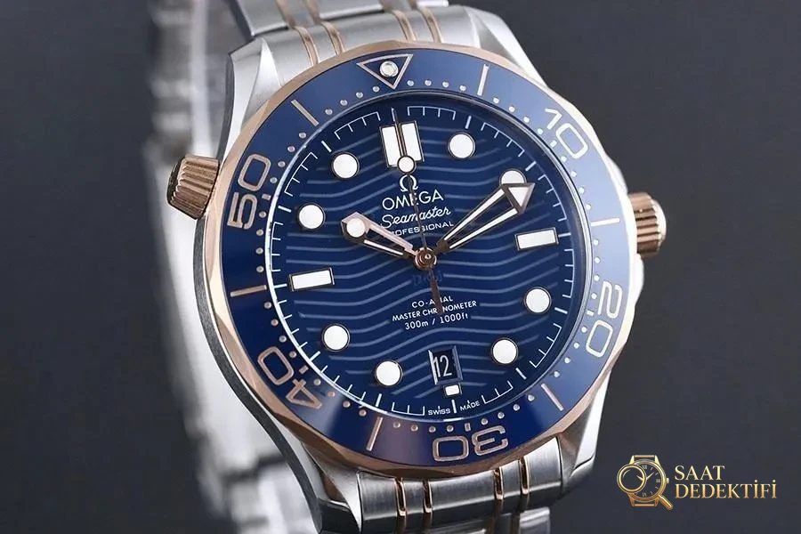 VS Factory Omega Seamaster 300M «İki Renk Rose Gold Mavi» replika saat - 210.20.42.20.03.002 - Kadran Detayı ve Bezel İşçiliği