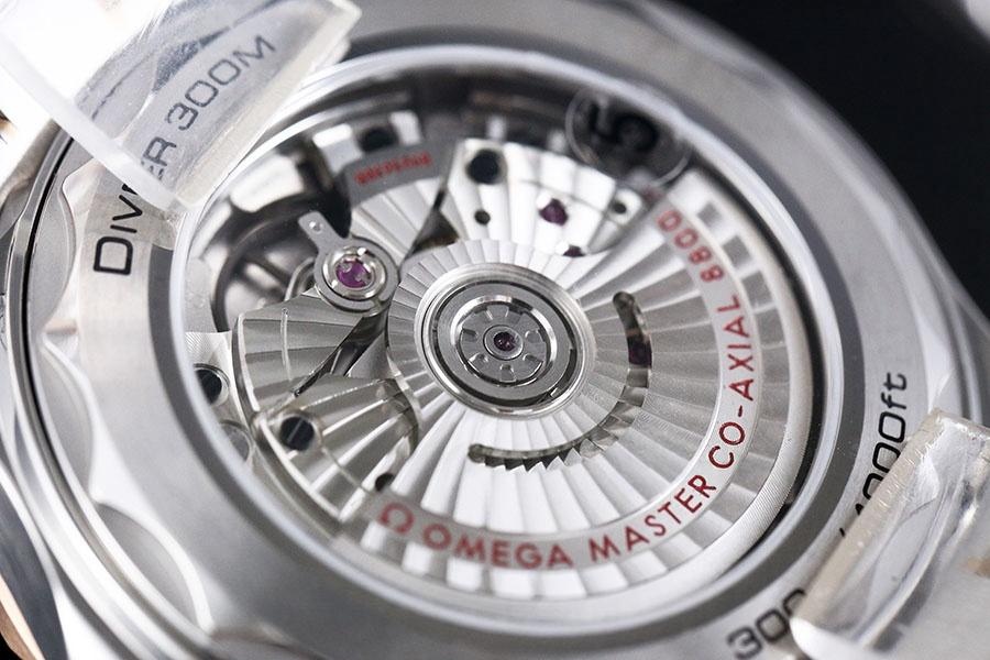 VS Factory Omega Seamaster 300M «İki Renk Rose Gold Mavi» replika saat - 210.20.42.20.03.002 — 8. fotoğraf