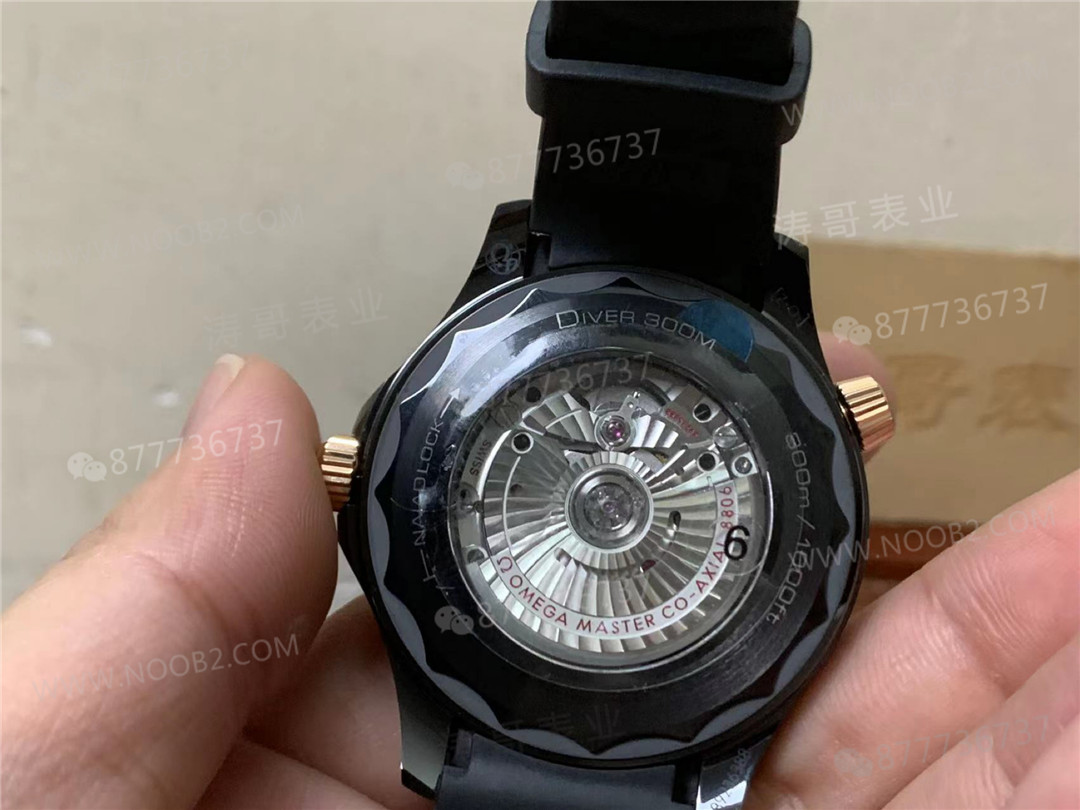 VS Factory Omega Seamaster 300M mat siyah ve roze altın kombininde kusur var mı? — 8. fotoğraf
