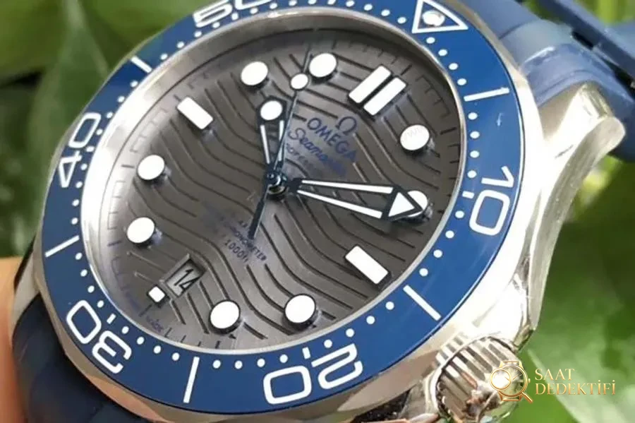 VS Factory Omega Seamaster 300M (Mavi Bezel, Gri) İnceleme - Arka Kapak ve Mekanizma Detayı