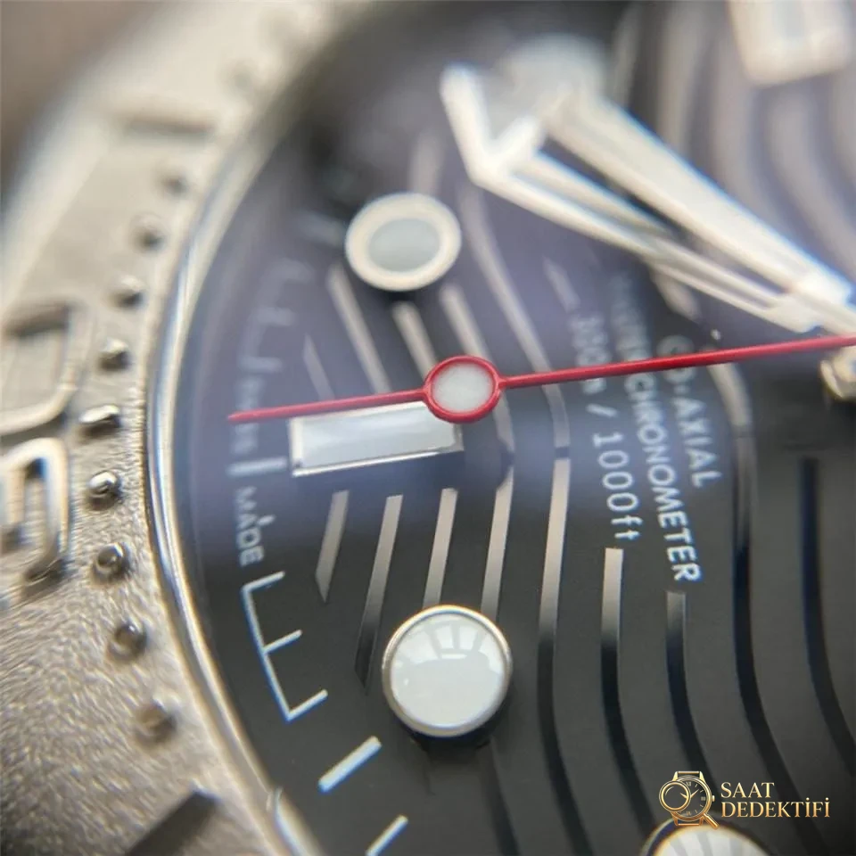 VS Factory Omega Seamaster 300M Nekton tarihsiz yat modeli detaylı gerçek çekim incelemesi - Arka Kapak ve Mekanizma Detayı