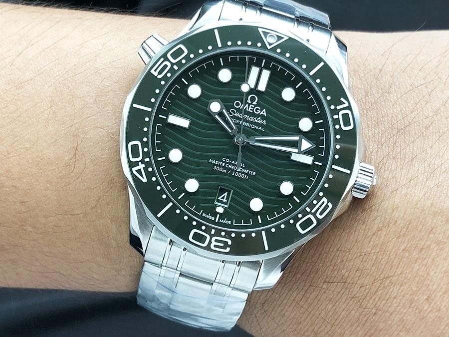 VS Factory Omega Seamaster 300M «Yeşil Su Hayaleti» replika kol saati - 210.30.42.20.10.001 — 6. fotoğraf