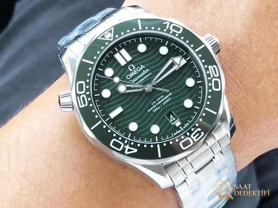VS Factory Omega Seamaster 300M «Yeşil Su Hayaleti» replika kol saati - 210.30.42.20.10.001 - Klips Kilidi ve Lazer Damgalar