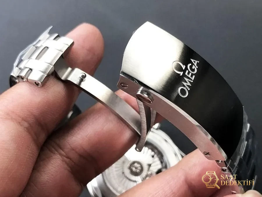 VS Factory Omega Seamaster 300M «Yeşil Su Hayaleti» replika kol saati - 210.30.42.20.10.001 - Bilekte Duruş ve Kasa Orantısı