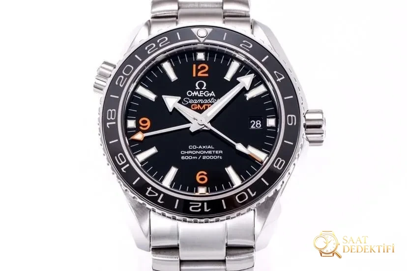 VS Factory Omega Seamaster 600 GMT replika ile orijinalin karşılaştırmalı incelemesi ve çift zaman dilimi fonksiyonu nasıl kullanılır? - Arka Kapak ve Mekanizma Detayı