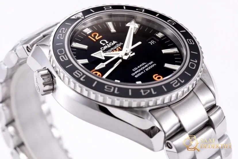 VS Factory Omega Seamaster 600 GMT replika ile orijinalin karşılaştırmalı incelemesi ve çift zaman dilimi fonksiyonu nasıl kullanılır? - Bilekte Duruş ve Kasa Orantısı