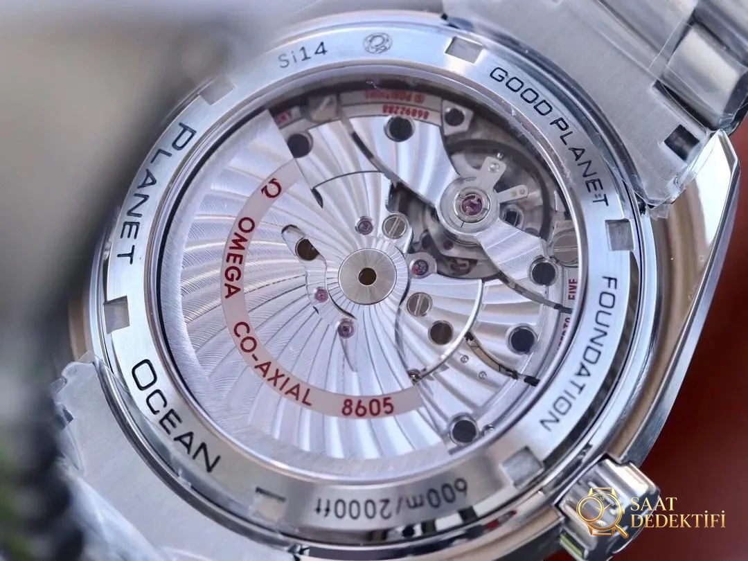 VS Factory Omega Seamaster 600 GMT replika ile orijinalin karşılaştırmalı incelemesi ve çift zaman dilimi fonksiyonu nasıl kullanılır? - Kasa Çeliği ve Polisaj Kalitesi
