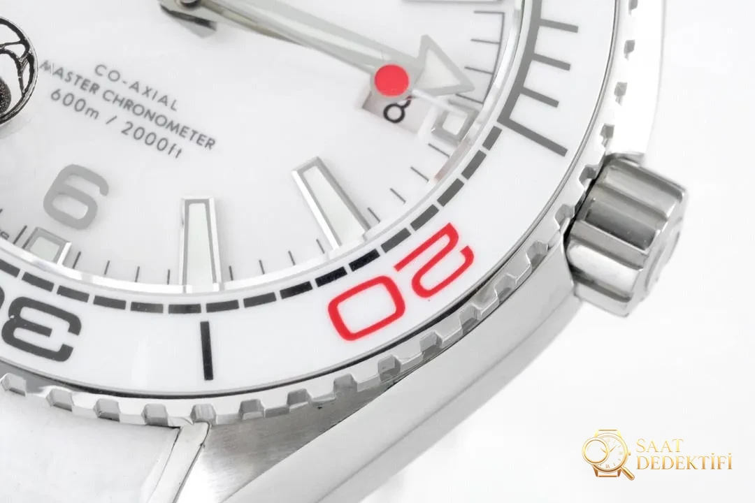 VS Factory Omega Seamaster 600 Kadın Kol Saati - Tokyo Olimpiyatları Limitli Sürüm - Yan Profil ve Kordon Bağlantısı