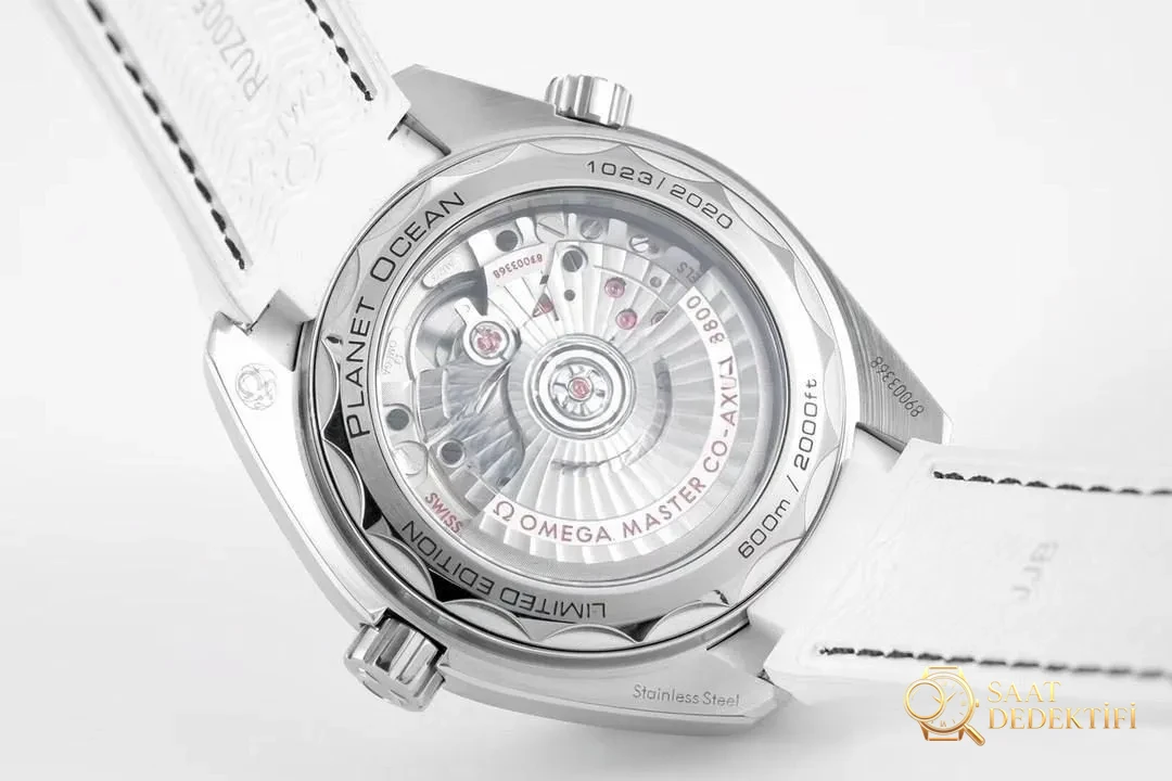 VS Factory Omega Seamaster 600 Kadın Kol Saati - Tokyo Olimpiyatları Limitli Sürüm - Genel Açı ve Estetik Duruş
